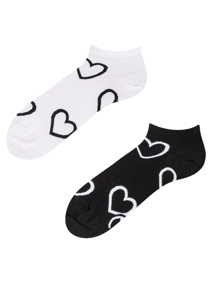 ankle-socks-black-white-hearts-02-53/5322b03fdd9b3b01afeaf40024fe08bddd7a99dc