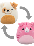 Squishmallows 2 in 1 Geraldine il gatto Scottish Fold Cat/Brock il bulldog, 13 cm