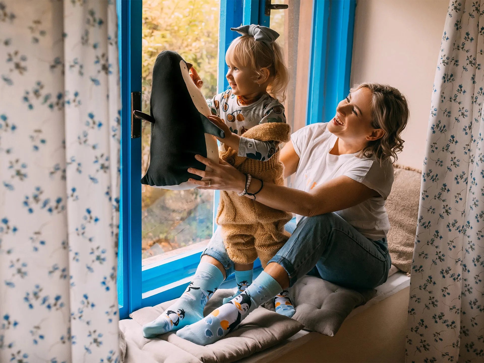 regular-socks-happy-penguin-02-12/122da0df1b0add1117cce9943ff6b5af983144bf