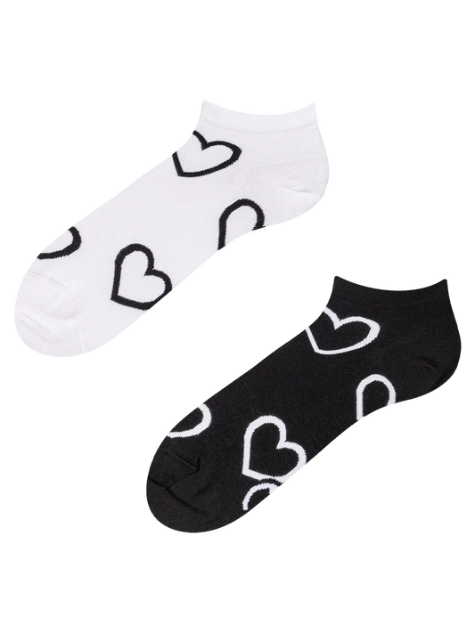 ankle-socks-black-white-hearts-02-53/5322b03fdd9b3b01afeaf40024fe08bddd7a99dc