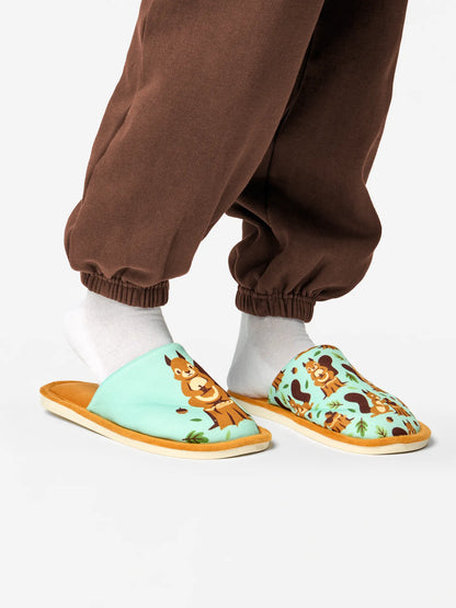 slippers-squirrel-in-the-woods-64/64d7d5be3e4bc2e162a07ccade669fb6274b1e85