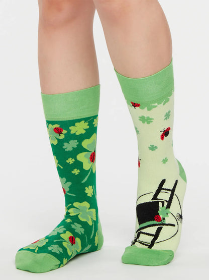 regular-socks-four-leaf-clover-for-luck-02-5b/5b7ed7f9ea4fec3b64e28d153015f34415217e97