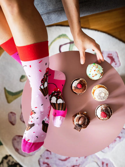 regular-socks-pink-cupcakes-02-22/22301458d82ac1b71ed93df24f04981ced24d203