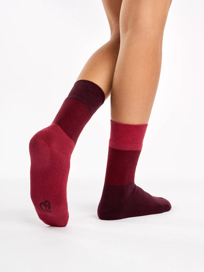 warm-socks-maroon-tri-color-okt-06/06005c1197dee0d378ed9fde62fbd91725b1b8a3