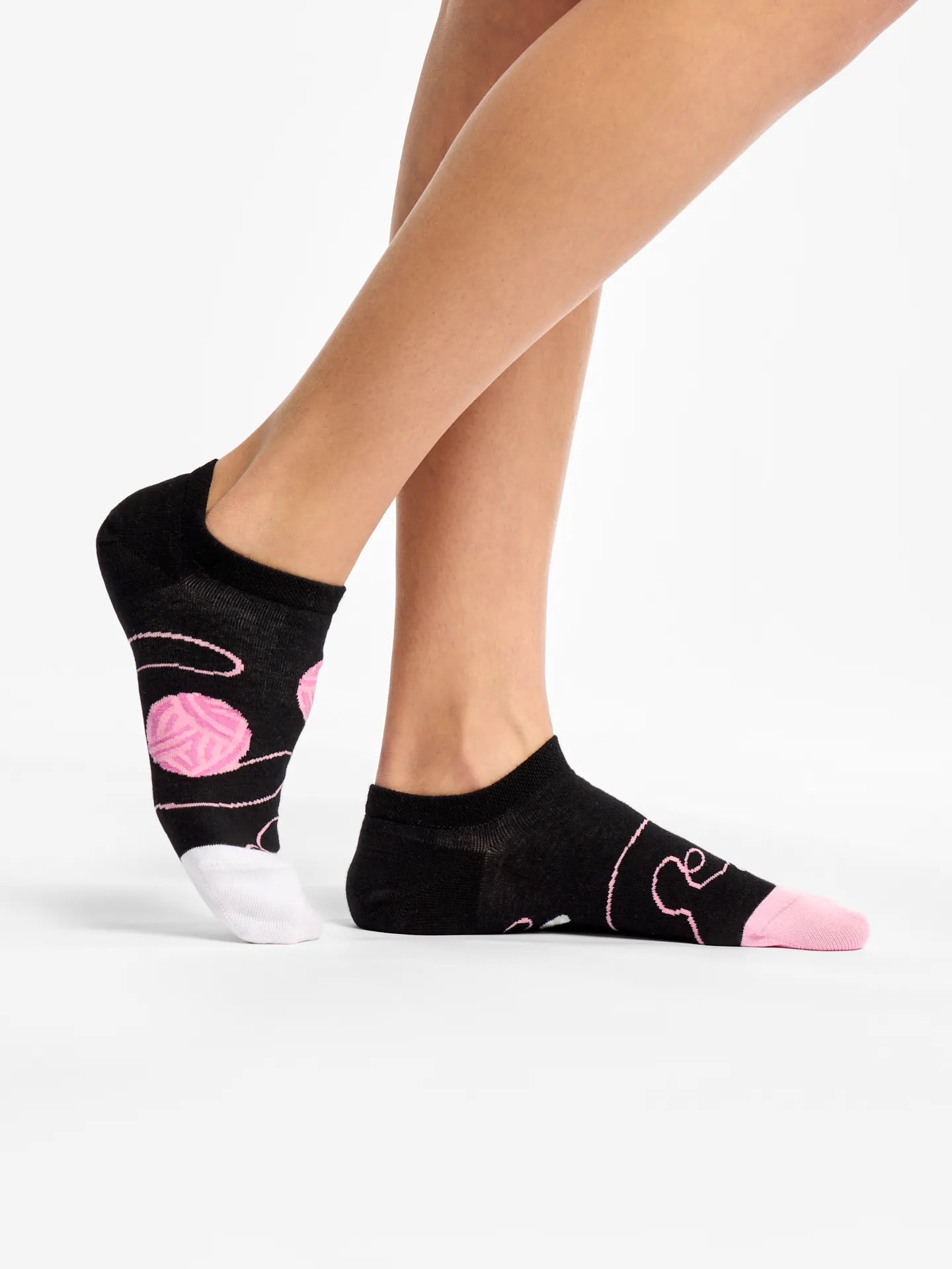 sneaker-socks-cat-ball-7c/7c340f9eaa4f769f370d6c8cc7ae03a3e1caac62