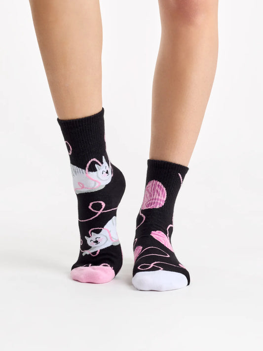 crew-socks-cat-ball-02-7a/7a02b63c208dbaf02fe1e8b4e6e6e9a48e1844c8