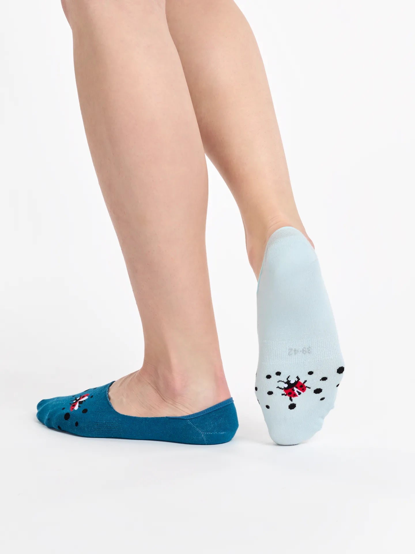 no-show-socks-ladybugs-dots-okt-64/64d8f27ac034e053ab9624a089dcfc734f02e979