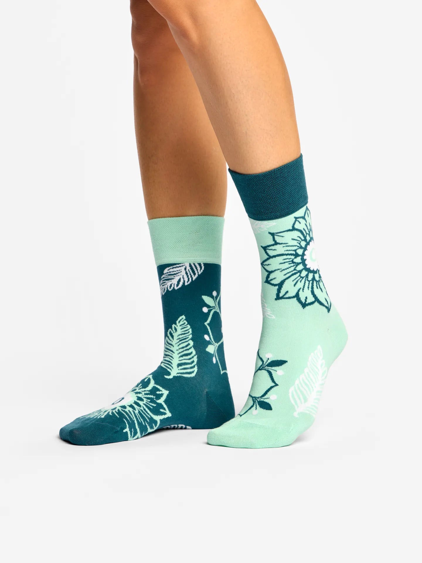 regular-socks-mandala-leaves-99/9955d3049f8430b10db3ae641ae83a206141632a