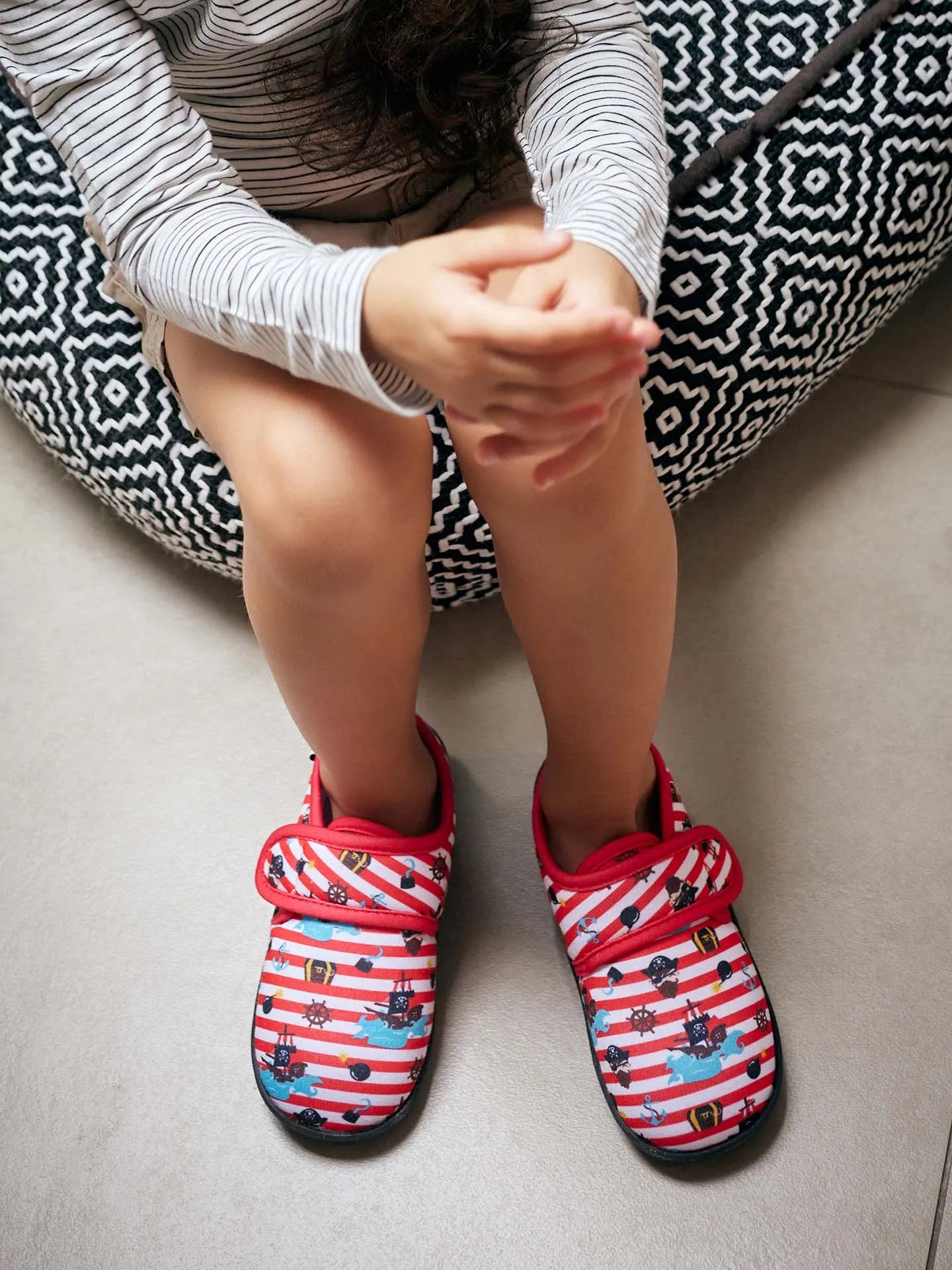 kids-velcro-slippers-pirate-b9/b9f5819fee23b42decc69eb80a289d801f7c0e5b