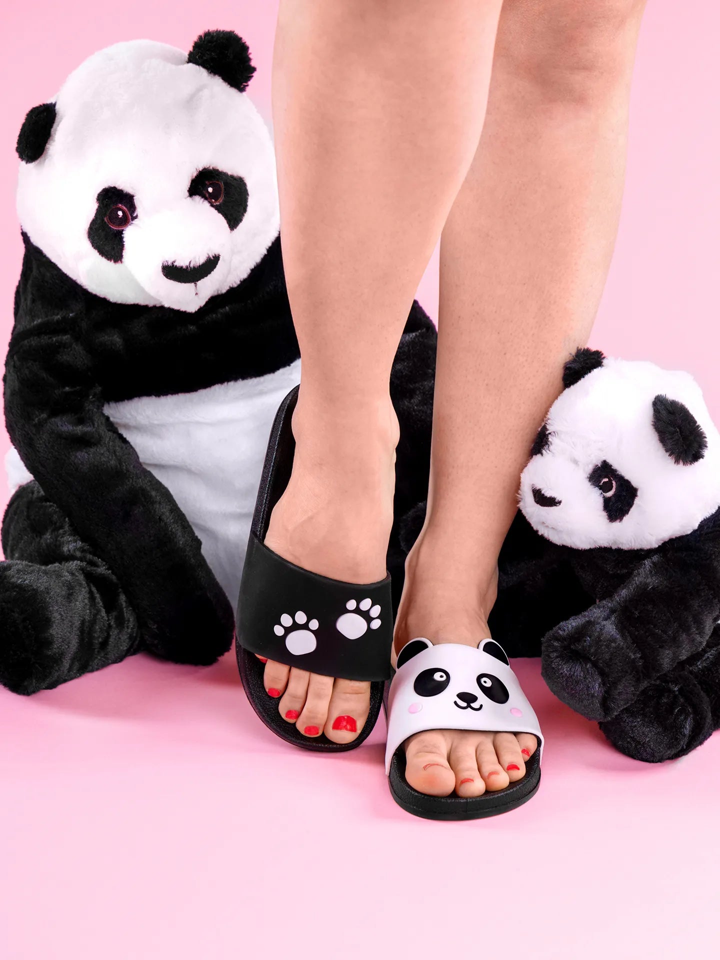 slides-panda-paws-02-0a/0a282a664ee1fb6c8ce6f2f4a3b210b0fbe7cf92
