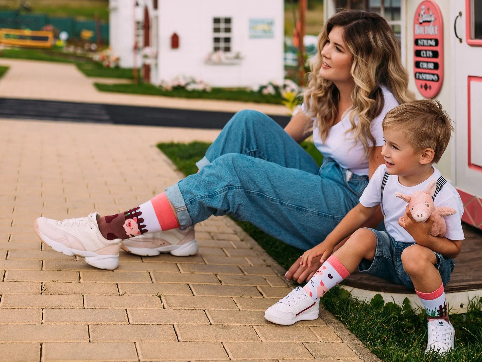 regular-socks-happy-pigs-ca/caec2abc34092bb41fe9d461d0b8542d1e74ab0e