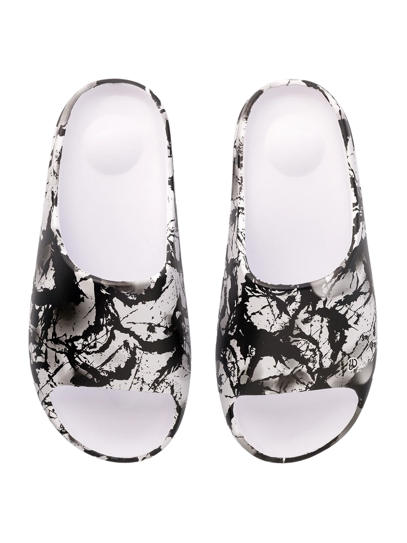 chunky-slides-black-white-stains-e1/e1d62a882e9f71984653e3817cae4b13a4585339